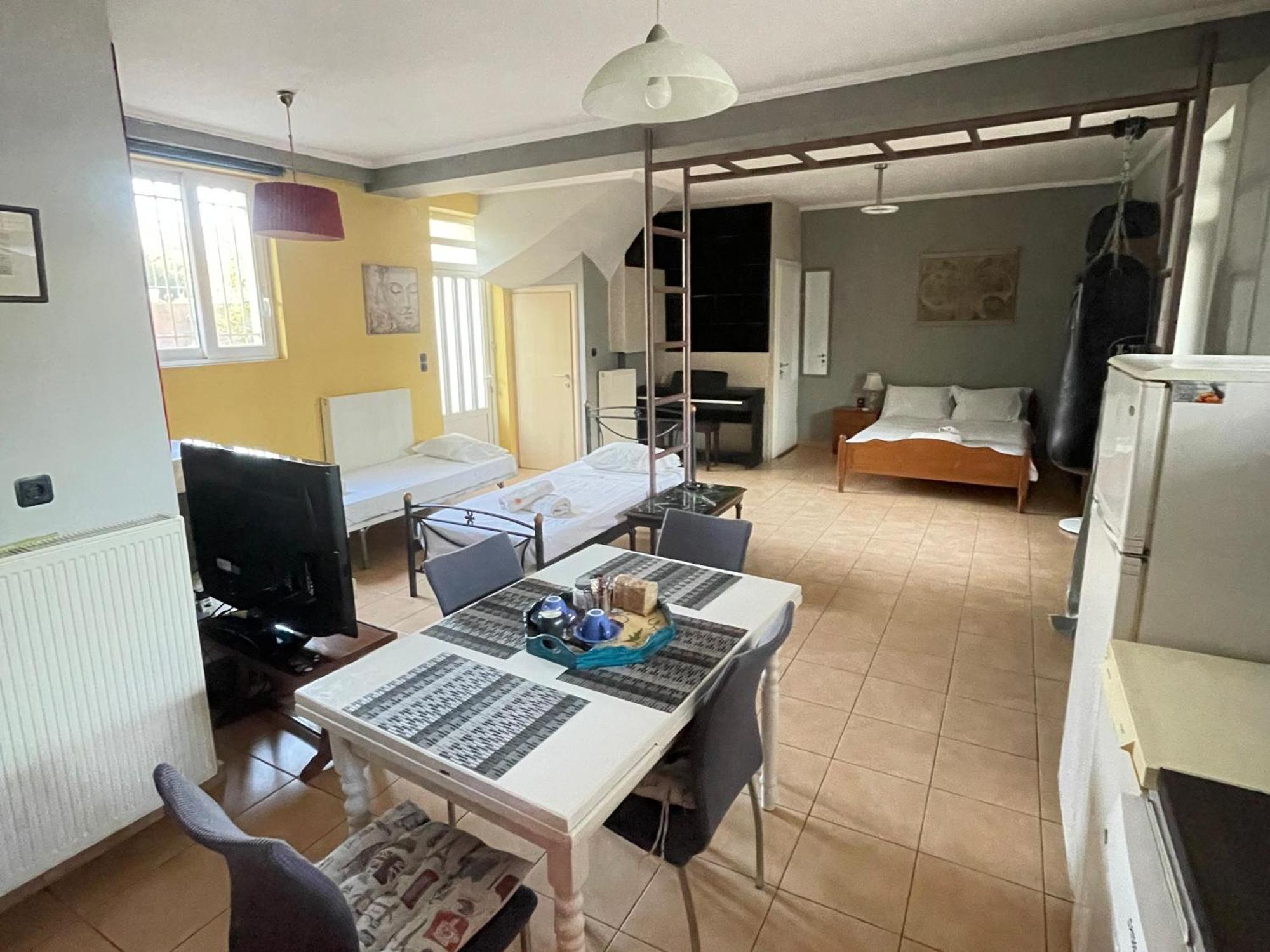 Patras - Independent Studio In Quiet Area Exterior photo